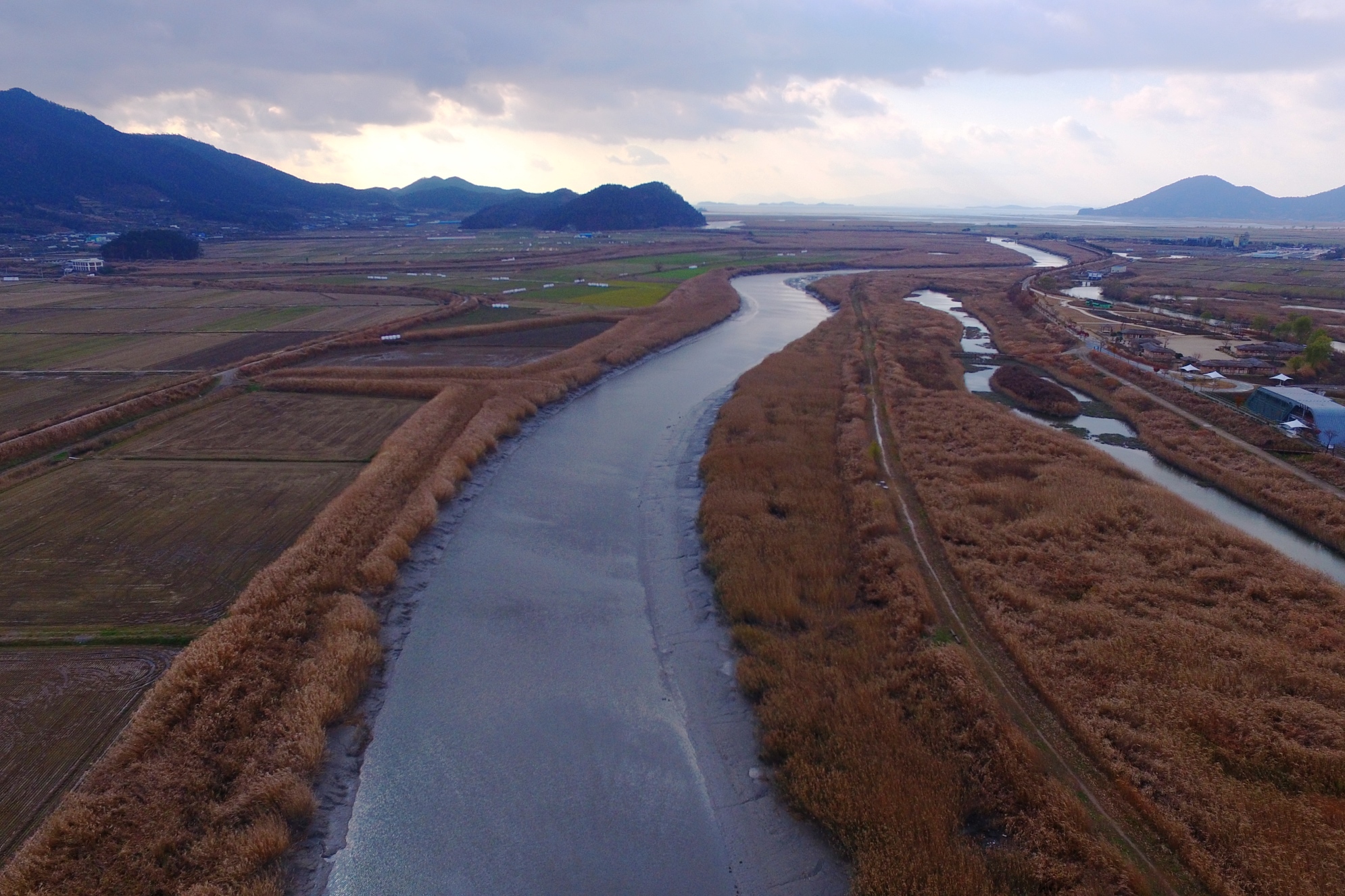 Confluence between Dongchean and Yisacheon rivers