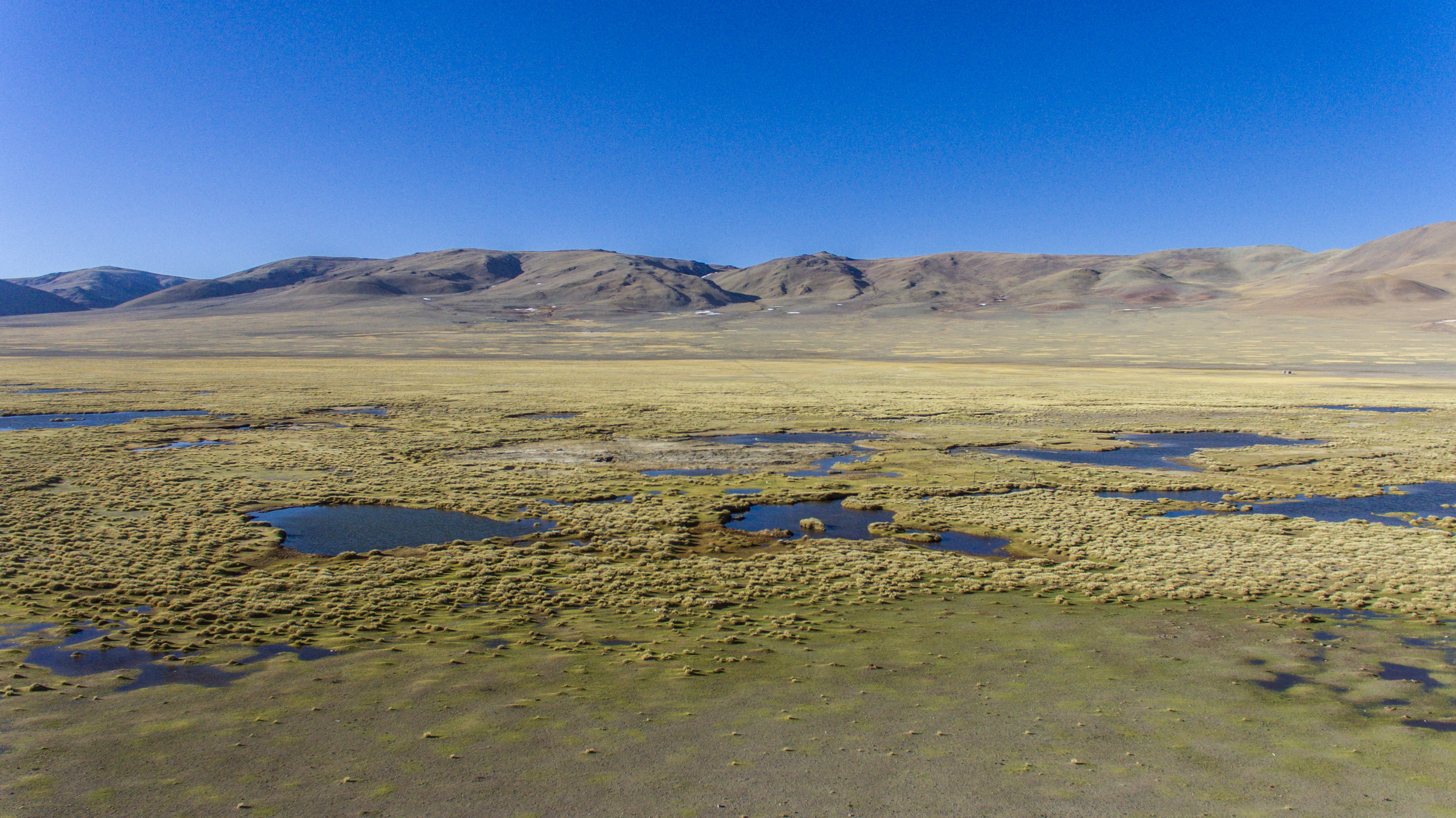 Seasonal freshwater lakes