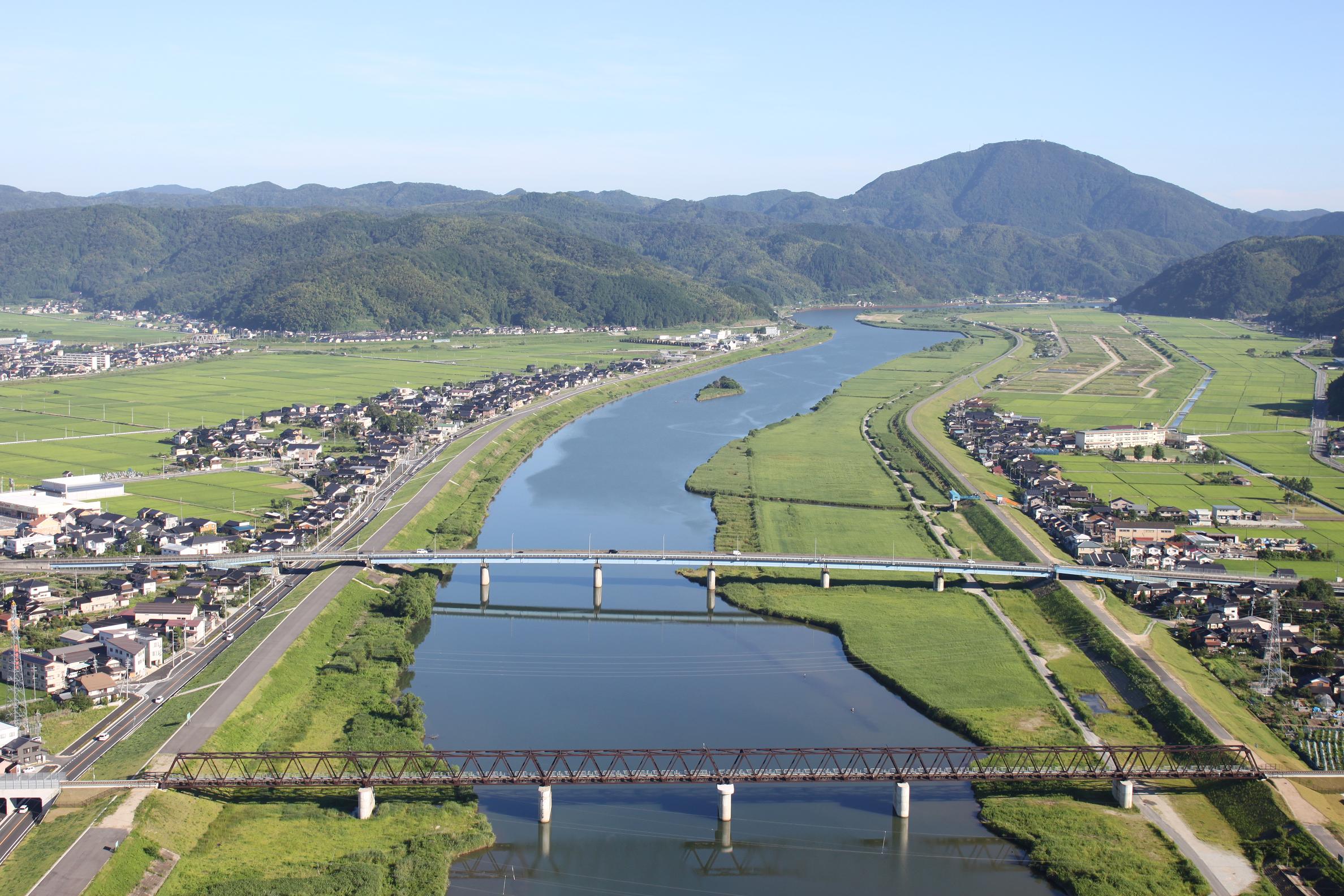 A landscape of Lower Maruyama River taken from Toyooka Bridge located in the site "Lower Maruyama River and the surrounding rice paddies"