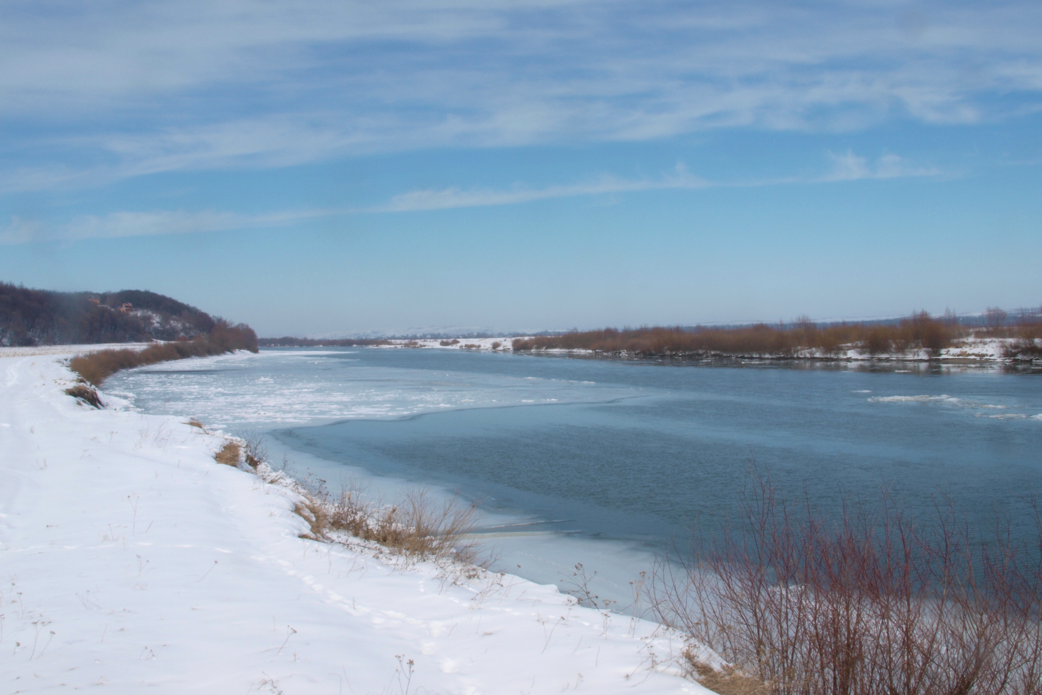 Early spring on the Dnister.