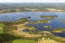 An aerial view over the Sysmäjärvi lake.